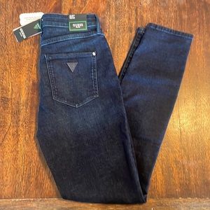 Guess womens 1981 skinny jeans new with tags!